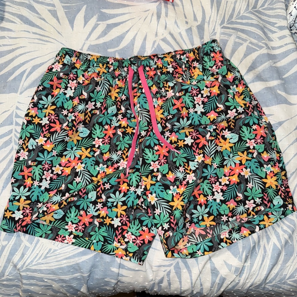 Chubbies Swim Trunks “The Bloomerangs” w/ built-in boxer brief liner 5.5” inseam